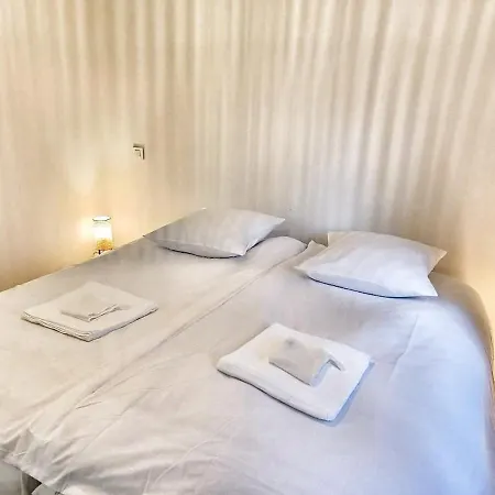 Villa Au Sommer Des Ocres Et Des Bois - Maison T3 & Parking Roussillon (Vaucluse)