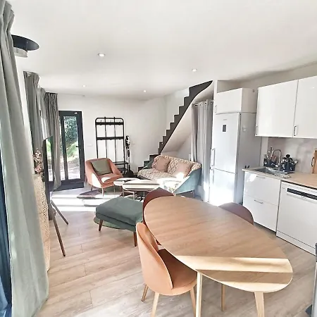 Au Sommer Des Ocres Et Des Bois - Maison T3 & Parking Villa Roussillon (Vaucluse)