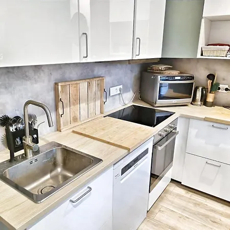 Au Sommer Des Ocres Et Des Bois - Maison T3 & Parking Roussillon (Vaucluse)